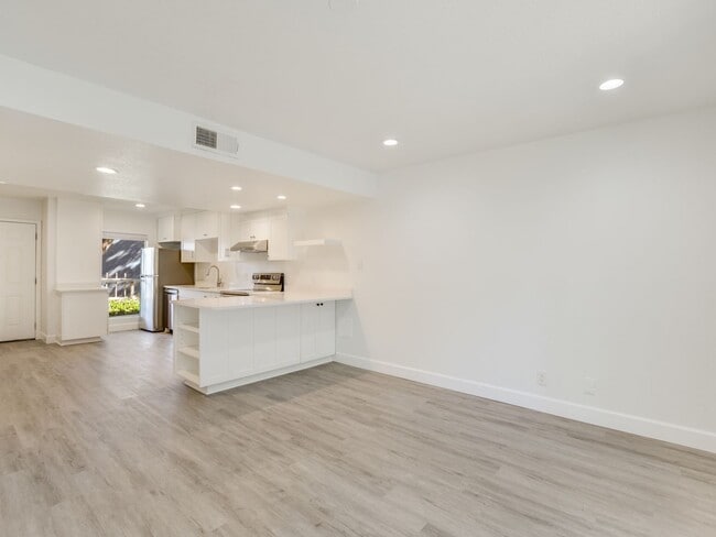 Photo - 3816 Southway Dr Unit 102