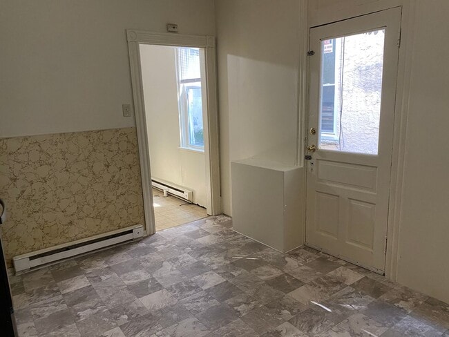 314 W King St Unit 1