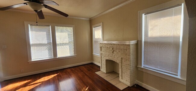 Photo - 2805 Cleburne St