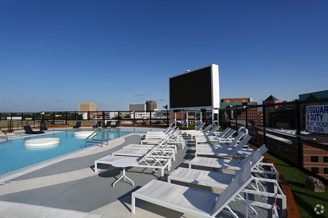 Photo - Hub Columbia