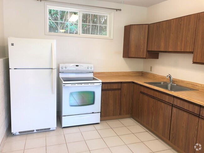 Building Photo - Highly Desirable Dowsett - Studio Rental