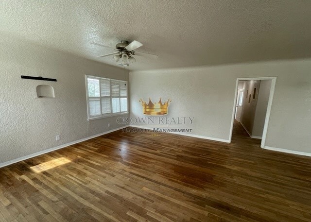 Photo - 950 Windsor Dr