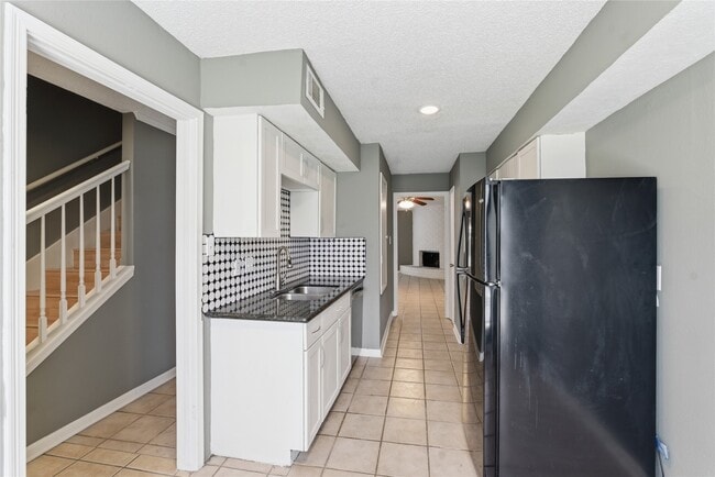 Photo - 8321 Nairn St