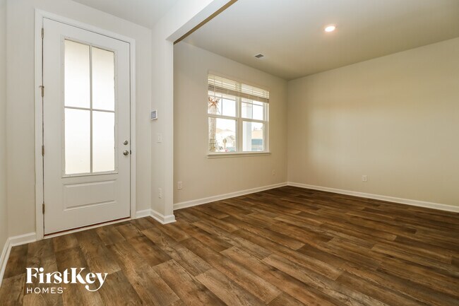 409 Zenith Blvd