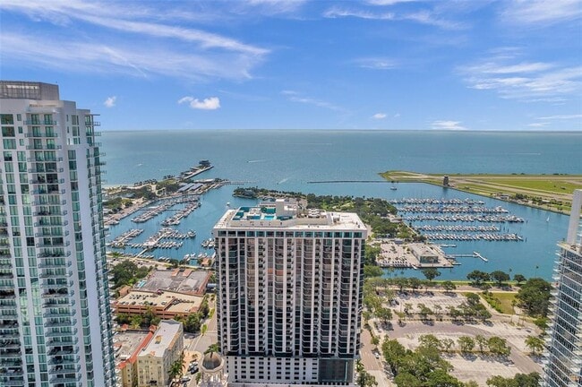 Building Photo - 1 Beach Dr SE Unit 2203 Rental
