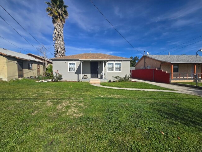 Building Photo - 1030 W Temple St