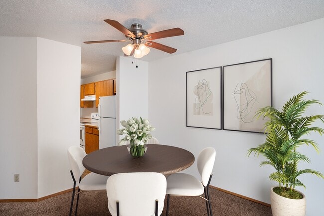 Fargo, ND Westview Towers Apartments | Dining