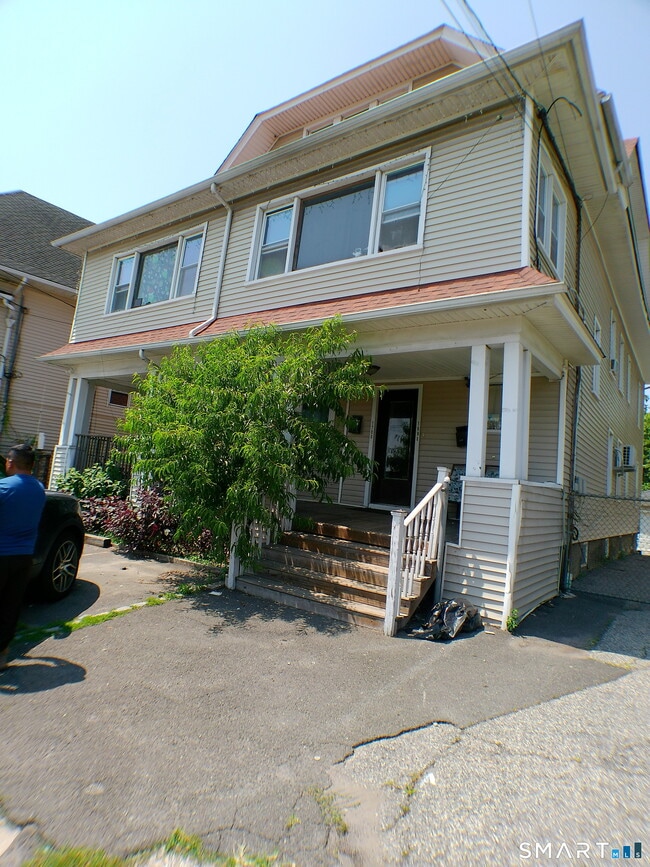 Building Photo - 1698 North Ave Unit 3
