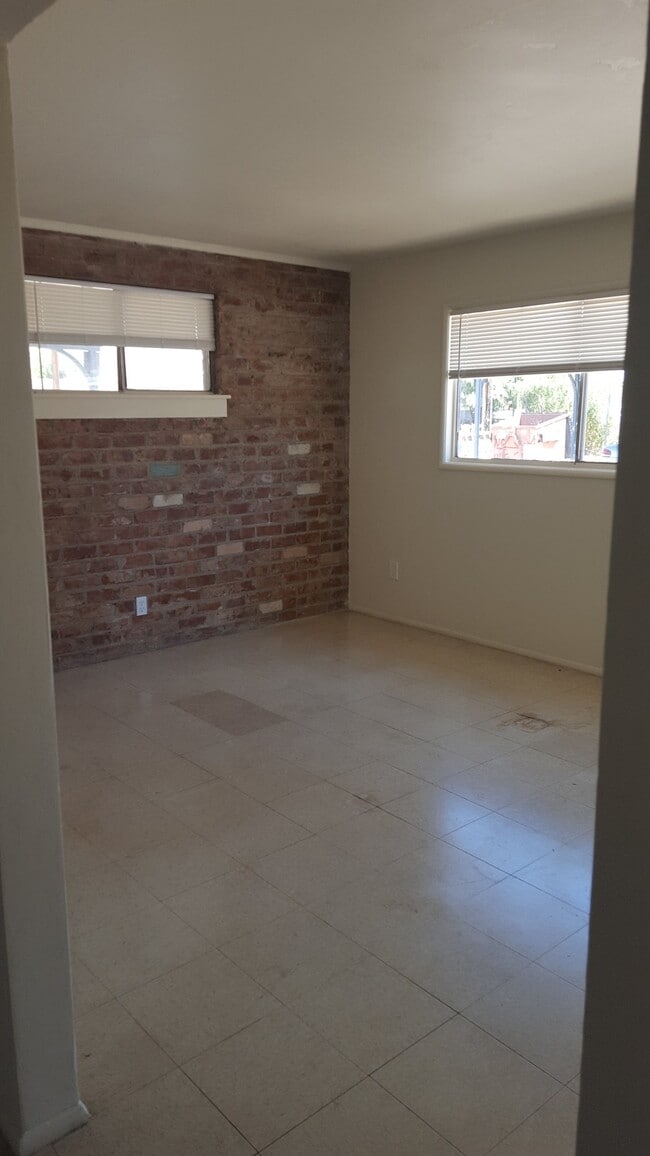 Photo - 10 E King Rd