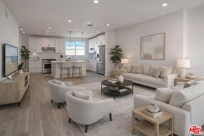 Building Photo - 121 E 223rd St Unit 4