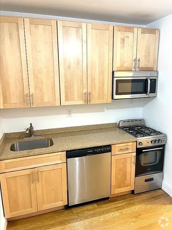 Building Photo - 858 10th Ave Unit 4N Rental