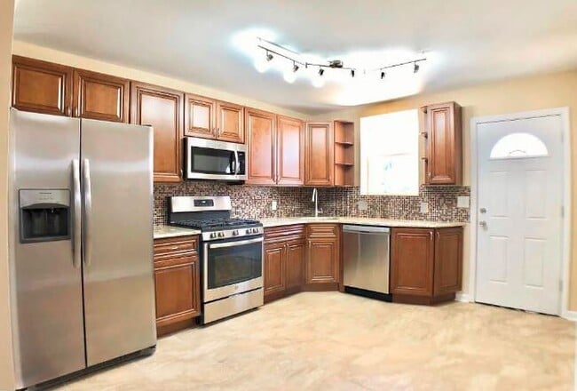 Photo - 150 E Walnut Ln