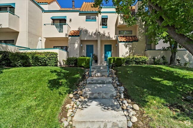 Building Photo - 2BR/2.5BA Home in Cupertino with High Ceil...