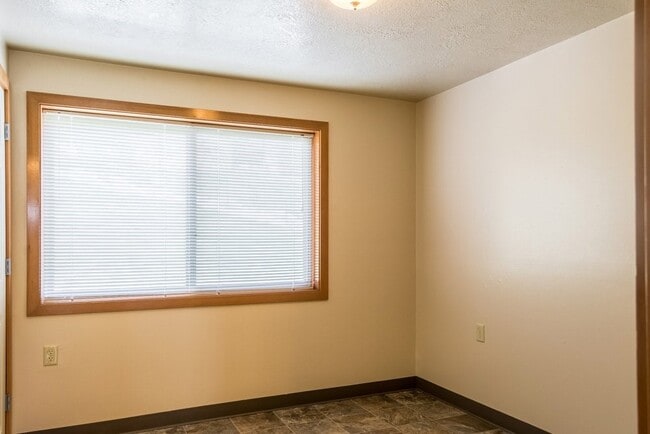 Photo - 410 NE Oak St