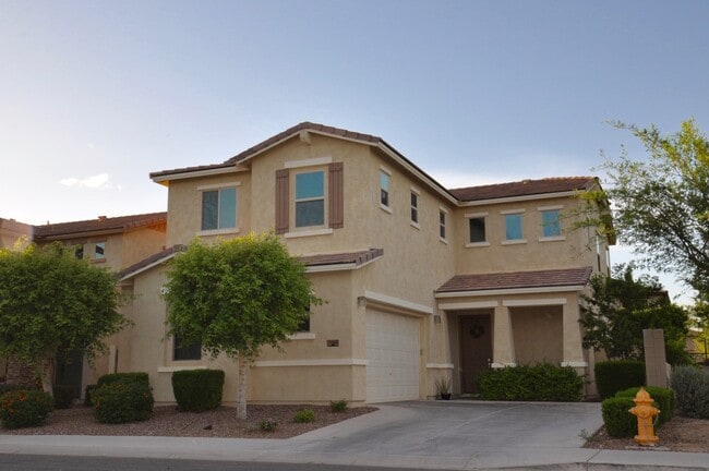 Building Photo - Stunning 5bed/3bath 2771 sq/ft Gilbert Home!