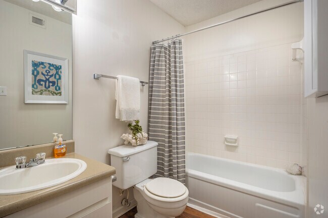 2BR, 2BA - 816SF - Second Bathroom