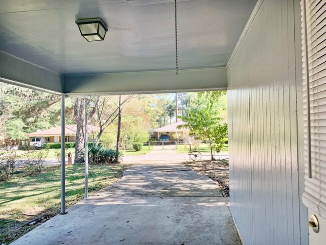 8006 Hobbs Dr