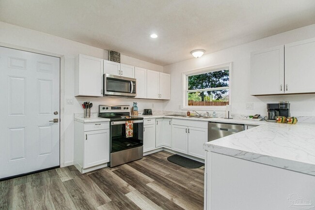 Photo - 100 Mango St