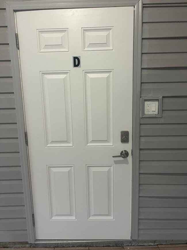 Photo - 128 Eucalyptus Ct Unit 128 EUCALYPTUS CT D