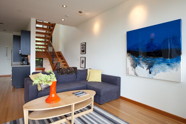 Building Photo - 9 E State St Rental