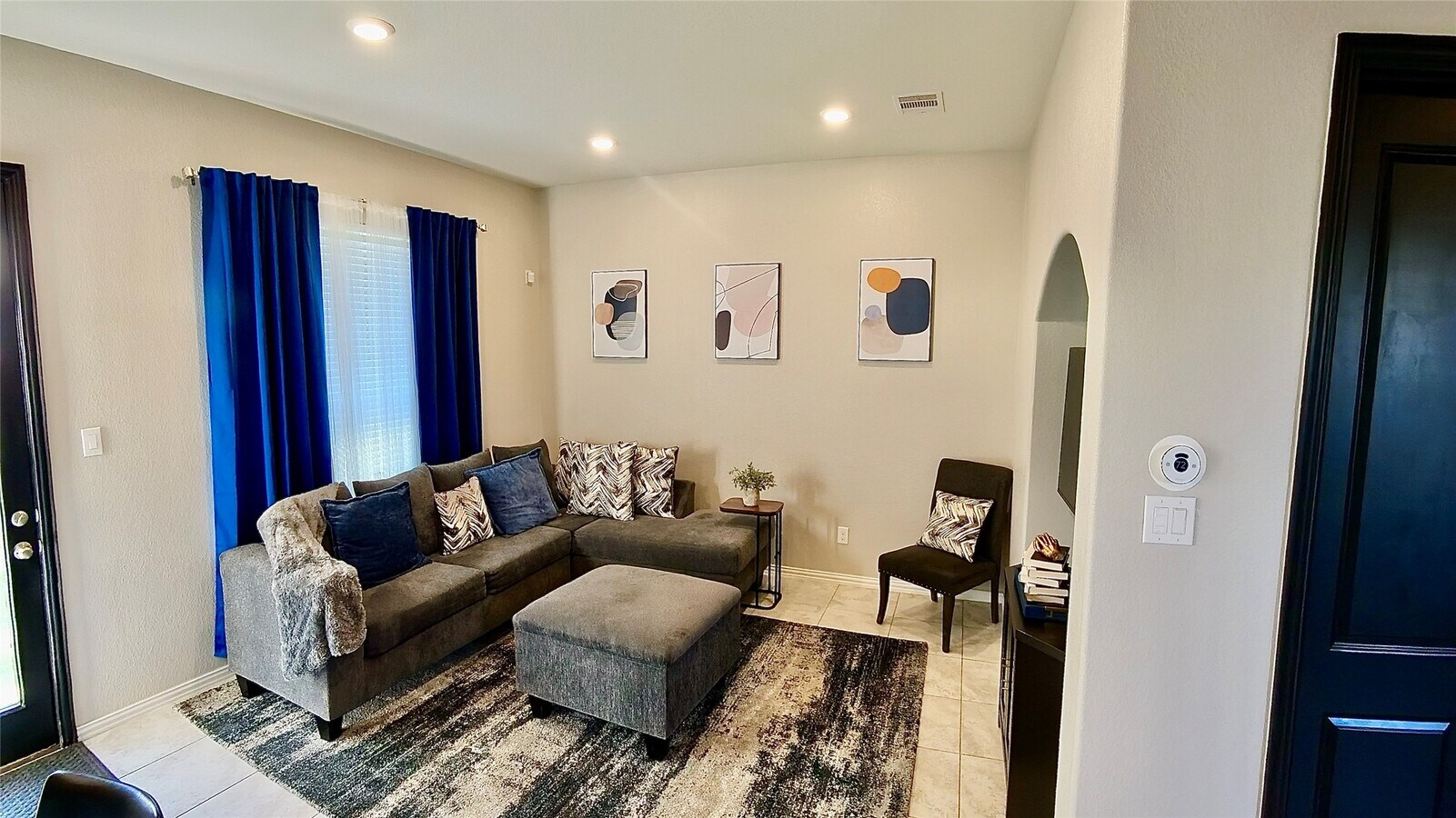 Photo - 214 Club Crest Ln