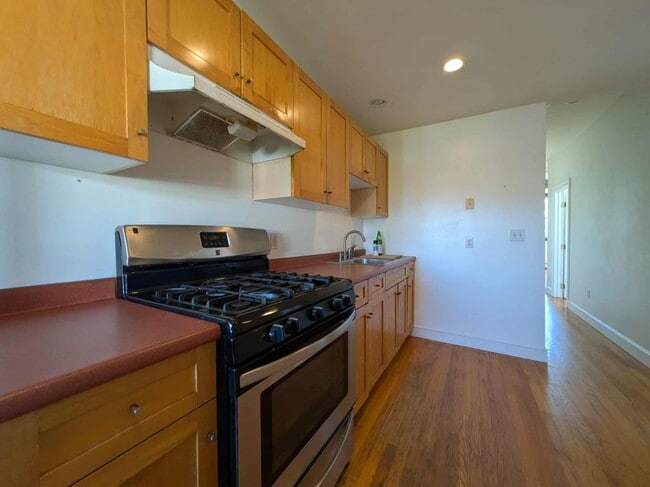 Building Photo - 260 Sidney St Rental