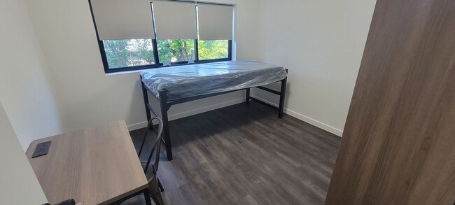 Beds Available Newly Renovated Building , ... - Beds Available Newly Renovated Building , ... Apartment Unit A - Room 4