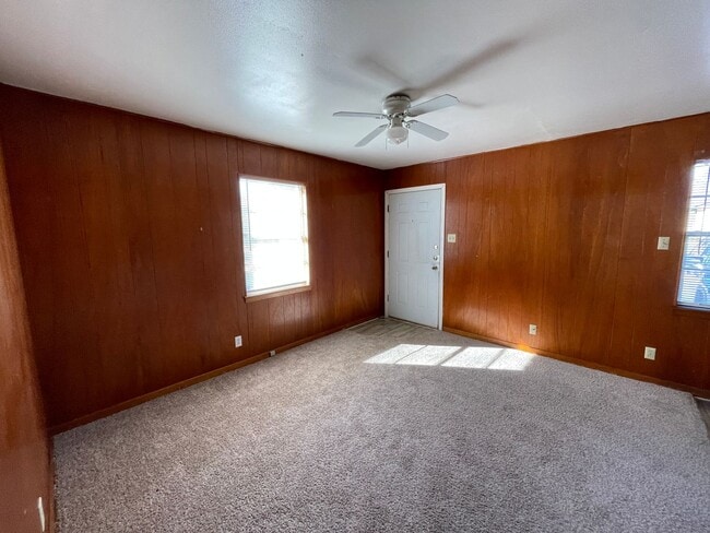 Photo - 1508 N W S Young Dr Unidad # A