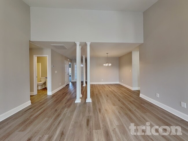 Photo - 2363 Wexford Way