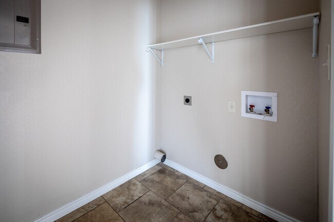 Photo - 1305 Kings Way Unit 2B