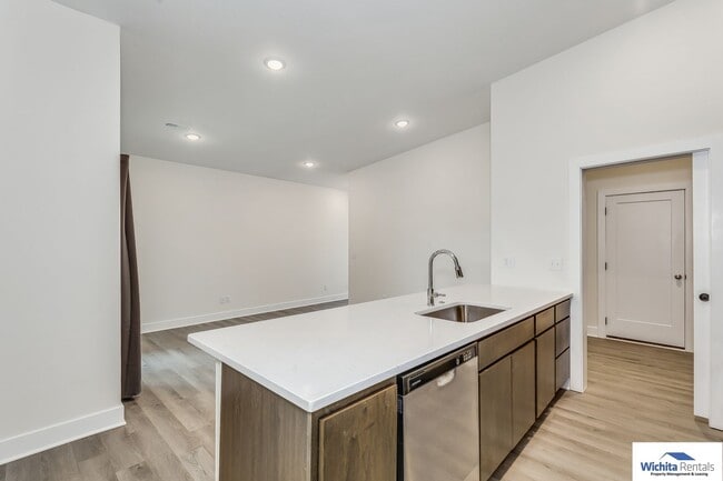 Photo - 3 bed, 2 bath duplex SE Wichita