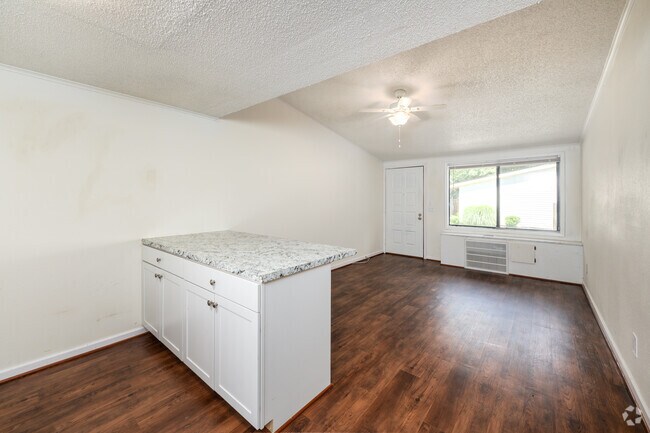 1BR, 1BA – 503SF - Livingroom