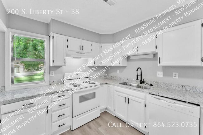 Photo - 200 S Liberty St