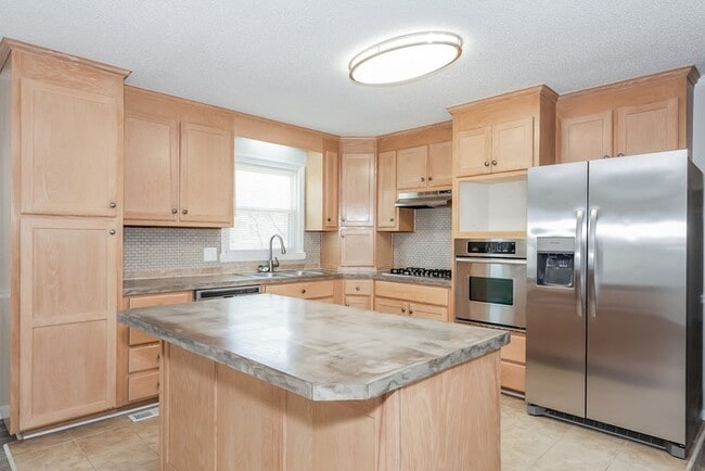 Photo - 2518 Fairgreen Dr