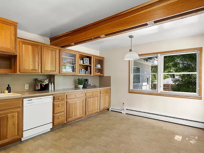 Photo - 250 Bartlett St