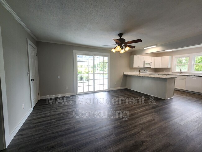 1067 Crescent Dr