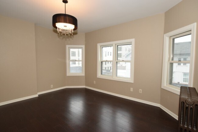Photo - 1668 N Van Buren St Unit Upper