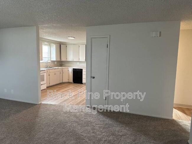 Photo - 137 Davis Ave Unit E