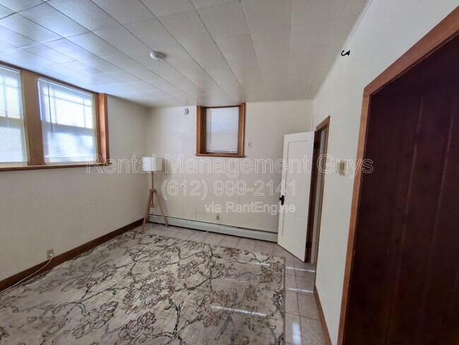 Building Photo - 3217 14th Ave S Unit 6