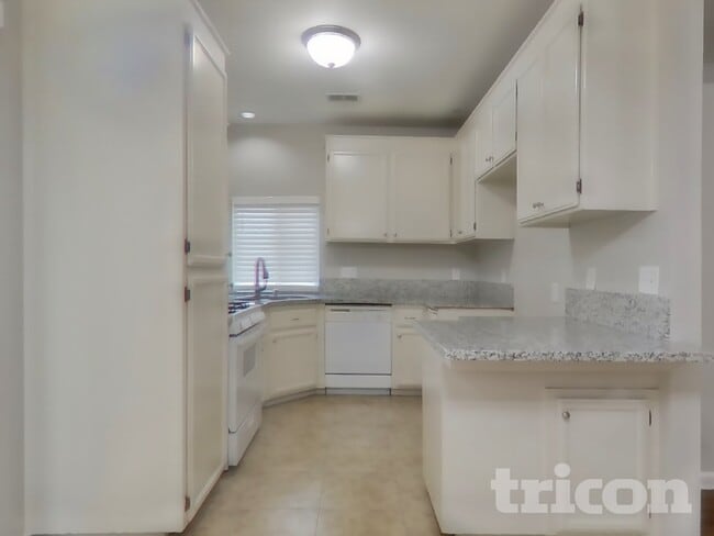 Photo - 408 Falcon Dr