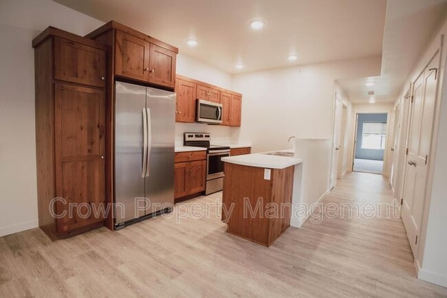Photo - 202 Sawyer Ln