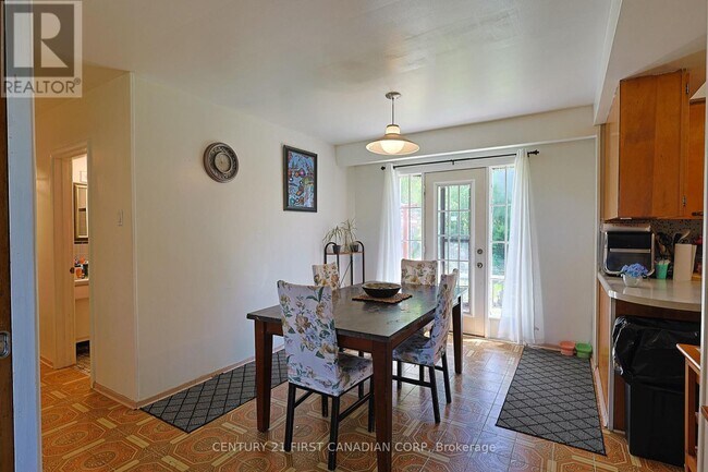 Photo - 268 Burlington Crescent
