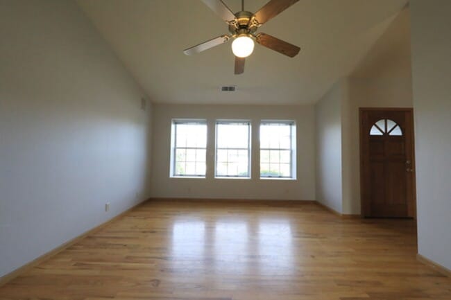 Photo - Comfortable 3/2 in the Little Pond Neighborhood