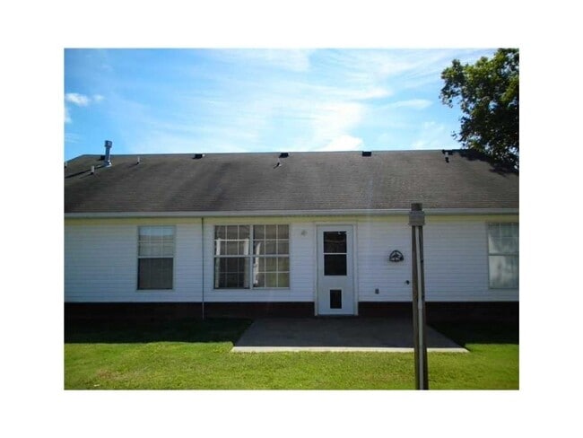Photo - Nice 3 Bed 2 Bath House. Yard Care Included. Gas Heat & Hot Water