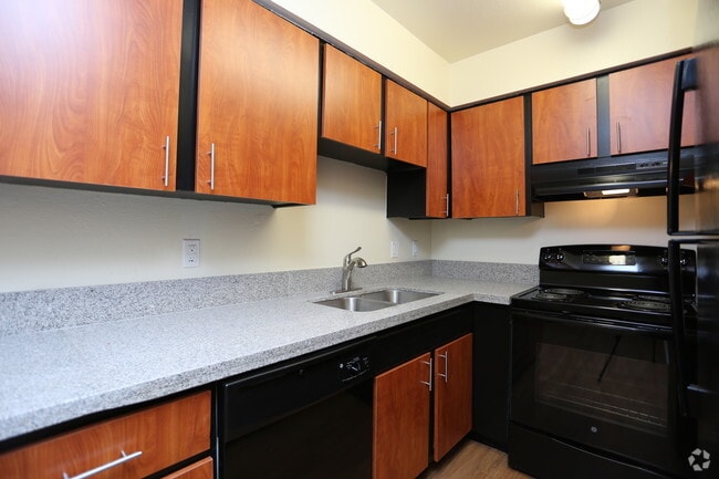 3BR, 1.5BA - 1050 SF - Summit Northside