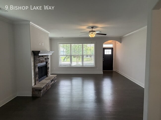 Photo - 9 Bishop Lake Way