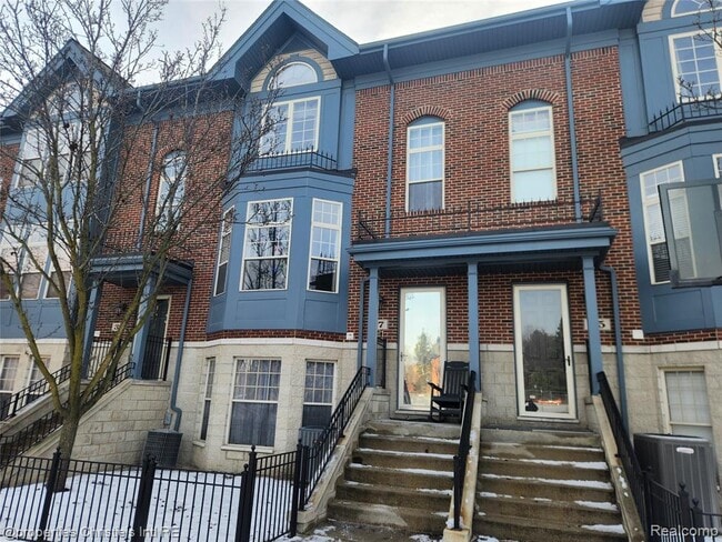 Building Photo - 35 Adelaide St