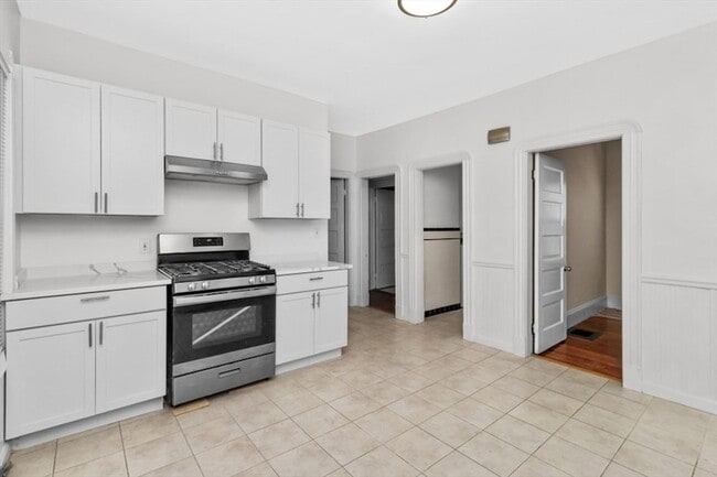 Building Photo - 48 Wordsworth St Unit 1