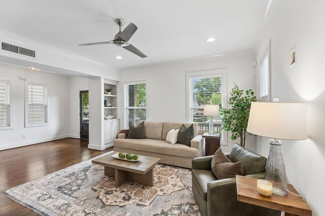 Photo - 1809 McEwen Ave