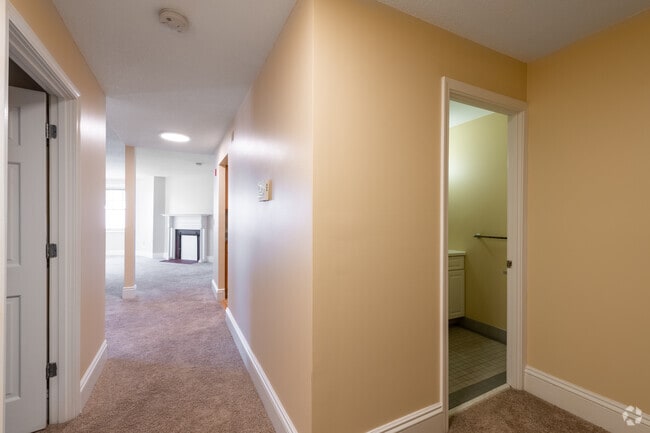 2BR, 1.5BA - 967 SQ FT